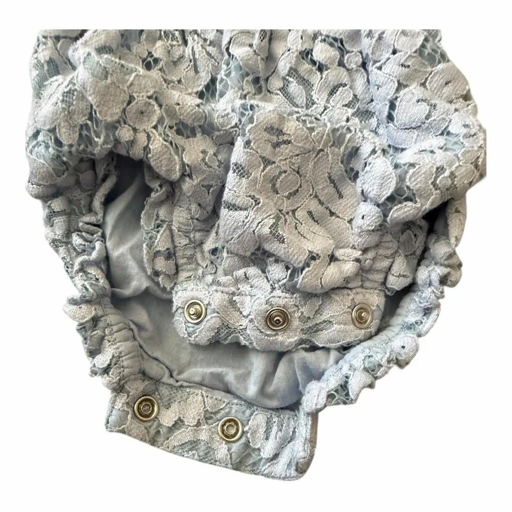 Jessika’s 0-3 Mos Baby Blue Smocked‎ Lace Romper